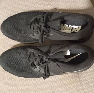 Black Nike running trainers